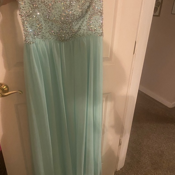 Prom Dress - Picture 2 of 5